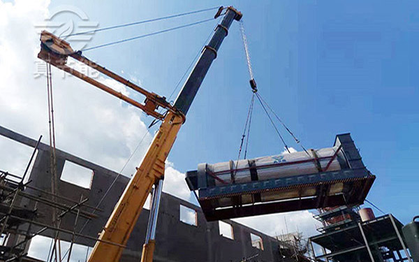 城市污泥烘干設(shè)備吊裝現(xiàn)場 城市污泥烘干設(shè)備吊裝現(xiàn)場